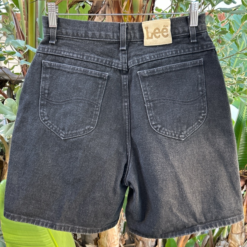 Vintage 90s Lee Black Denim High-Rise Shorts – 12 Long (Fits 28x6.5) - Picture 2 of 3